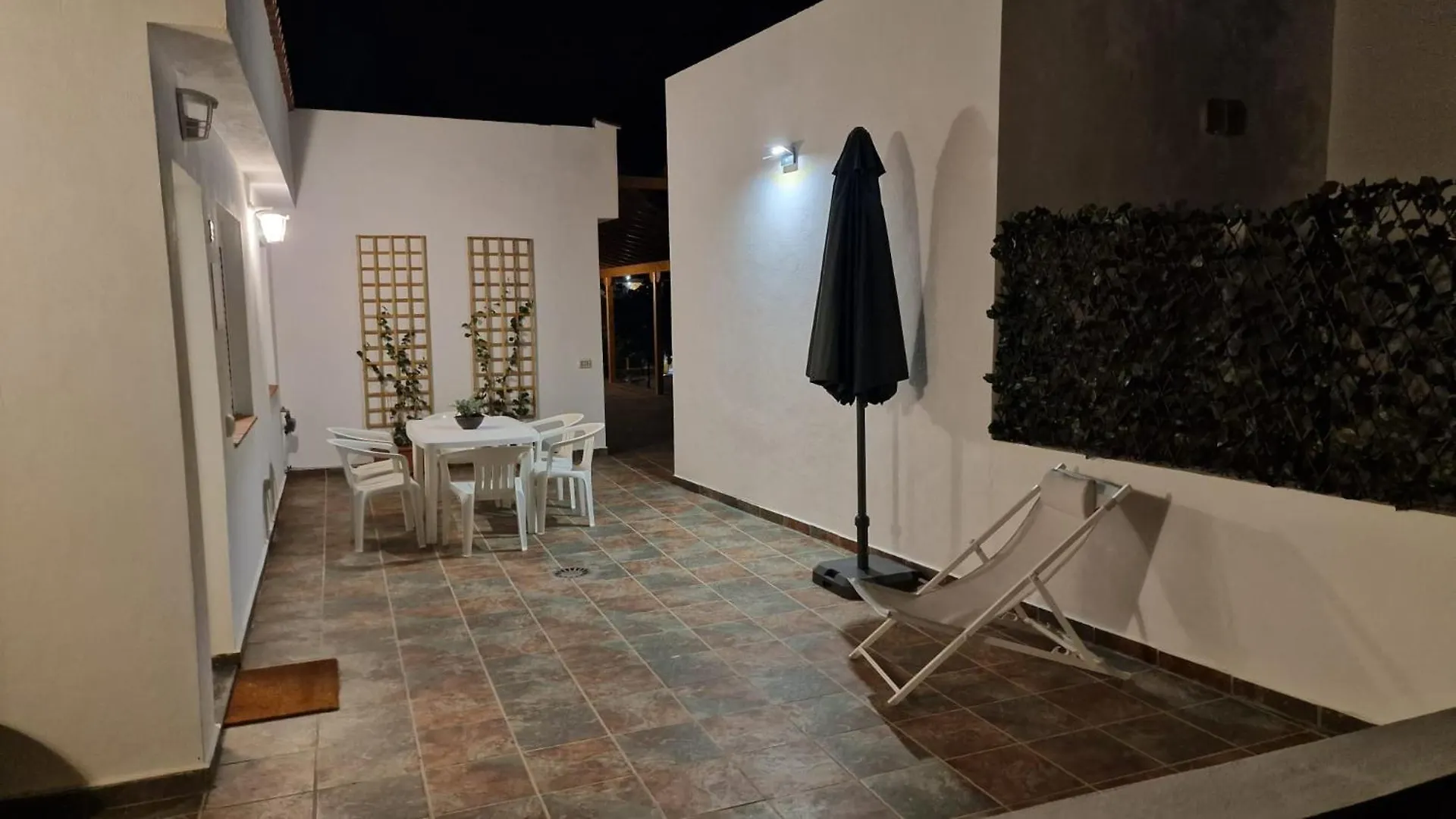 2 Bedroom Apartments Los Cristianos Beach Tenerife Tamaragua アロナ 0*,