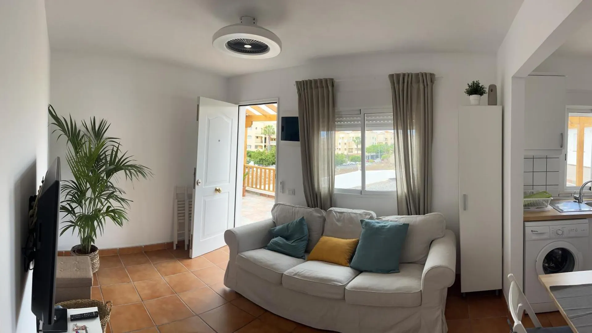 2 Bedroom Apartments Los Cristianos Beach Tenerife Tamaragua アロナ 別荘