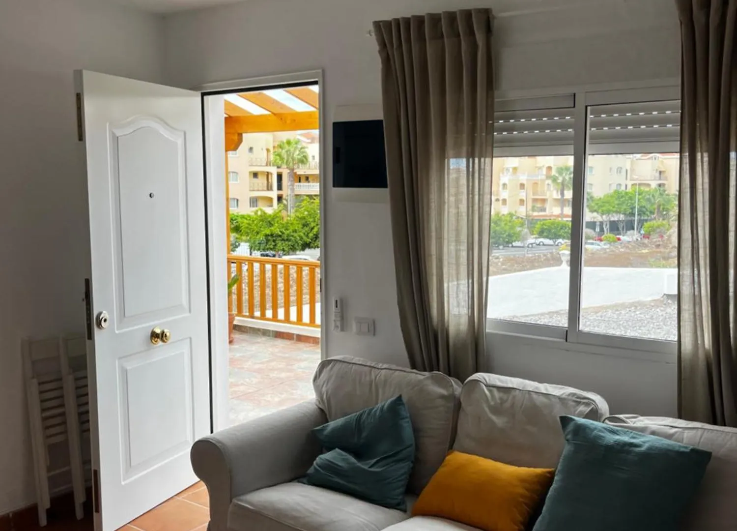 2 Bedroom Apartments Los Cristianos Beach Tenerife Tamaragua アロナ 0*,